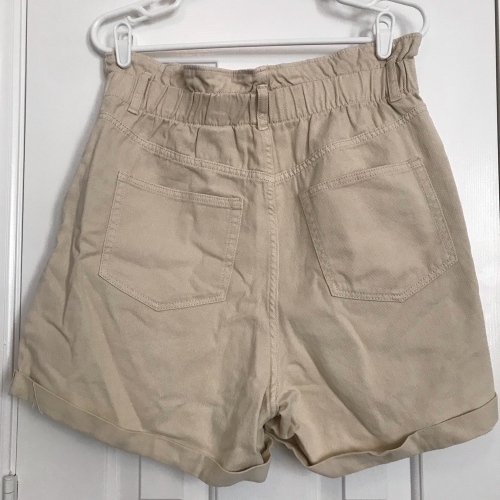 H&M Shorts - Picture 2 of 2